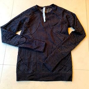 LULULEMON women’s long sleeve workout top